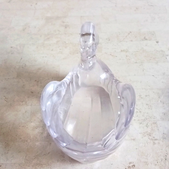 Vintage- Lucite Clear Swan Soap Dish With  Small Soaps, 5 1/2" Long,4" High - Picture 5 of 10